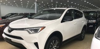 Cận cảnh Toyota RAV4 2017 đầu tiên về Việt Nam có giá 2 tỷ đồng